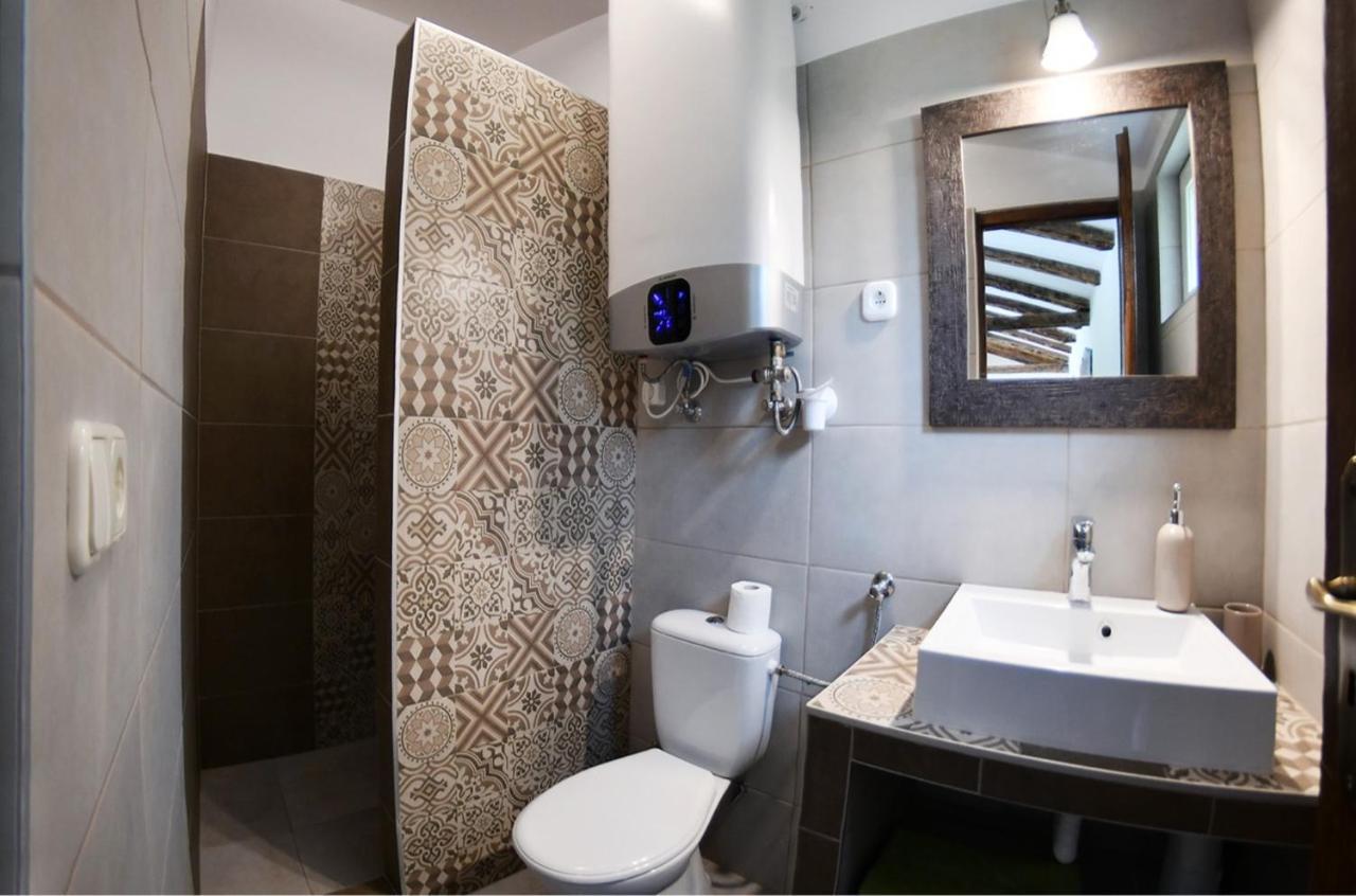 Tulipan Apartman Eger Exterior foto