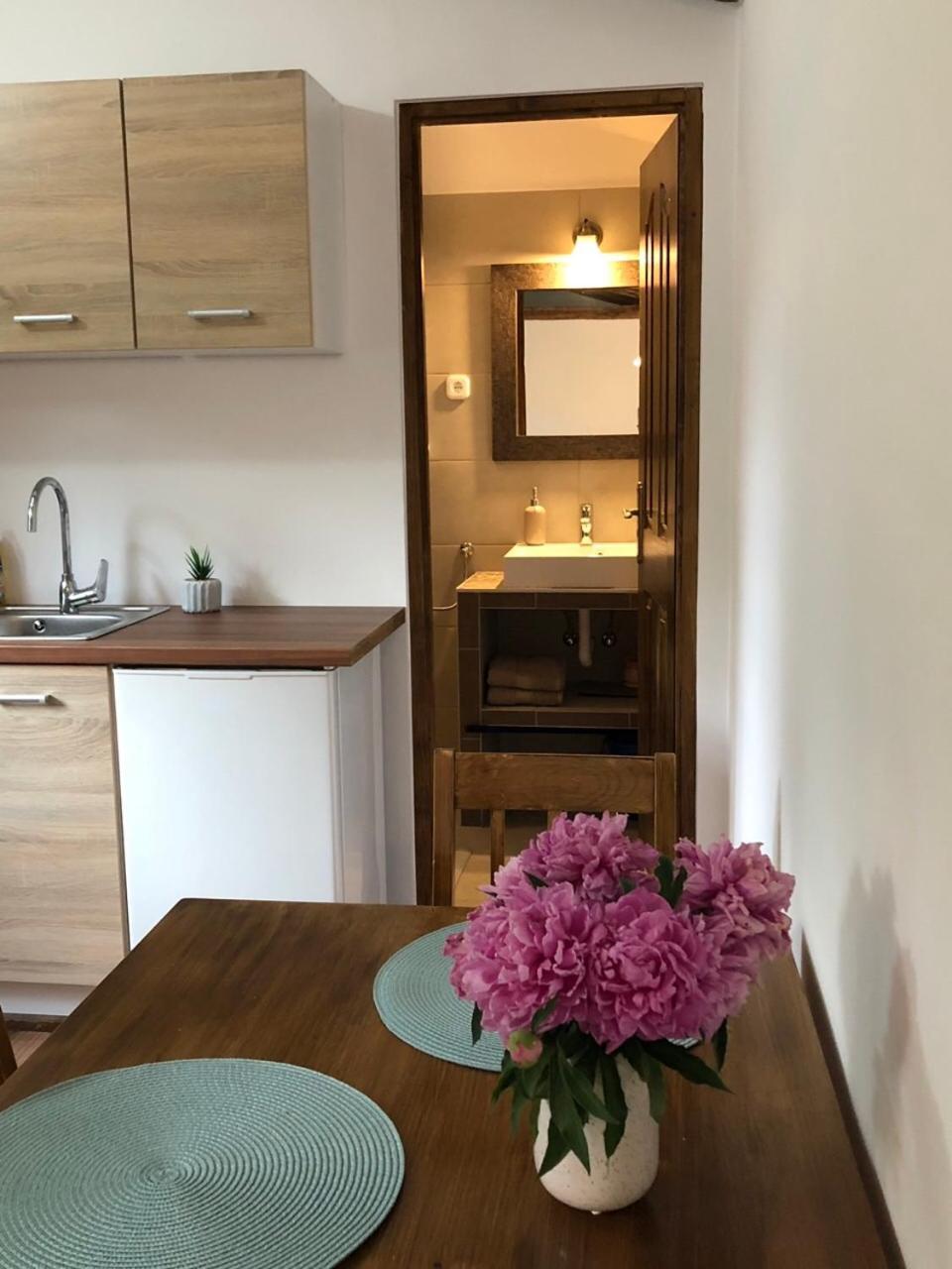 Tulipan Apartman Eger Exterior foto